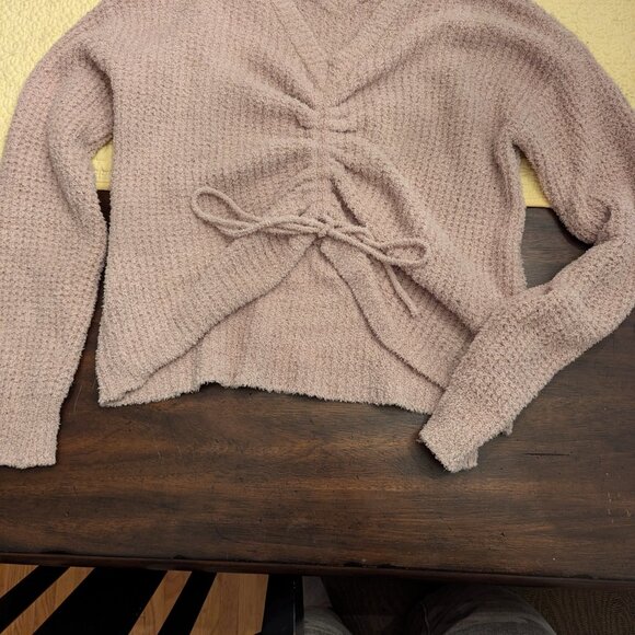 Soft pink cropped (cinched) v-neck sweater - Picture 3 of 3